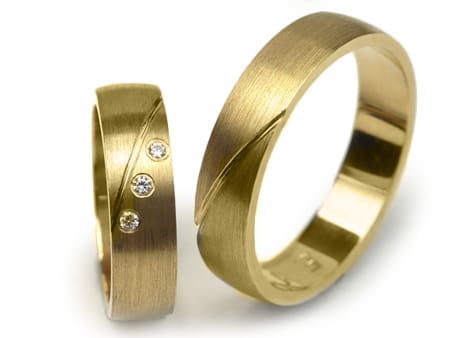 Przejdź do produktu Obrączki ślubne z żółtego złota półokrągłe z cyrkoniami 5mm Estetic 