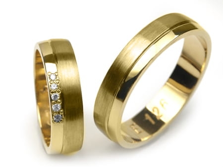 Obrączki ślubne z żółtego złota półokrągłe z cyrkoniami 5mm Estetic E126