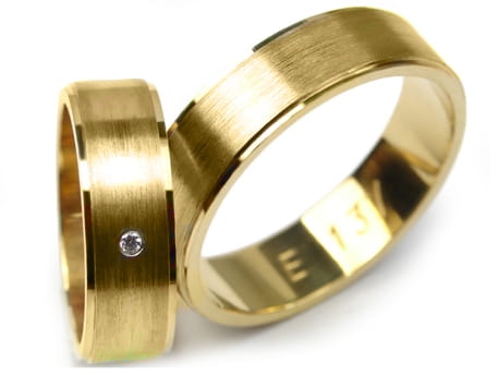 Obrączki ślubne z żółtego złota płaskie z cyrkonią 6mm Estetic E137