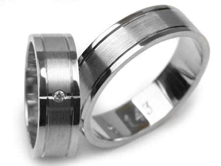 Obrączki ślubne z białego złota płaskie z cyrkonią 6mm Estetic E143-b