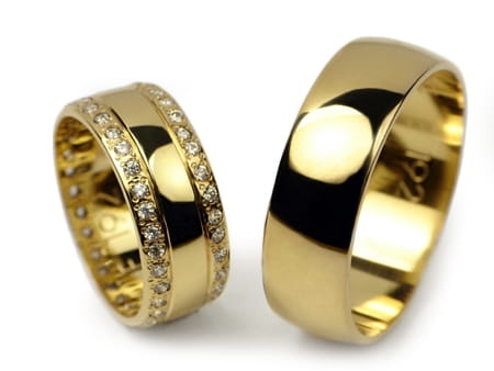 Przejdź do produktu Obrączki ślubne z żółtego złota półokrągłe z cyrkoniami 7mm Estetic 