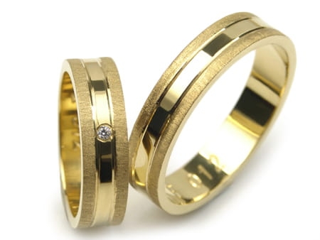 Obrączki ślubne z żóltego złota płaskie z cyrkonią 5mm Estetic E012