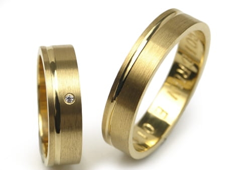 Obrączki ślubne z żóltego złota płaskie z cyrkonią 5mm Estetic E014