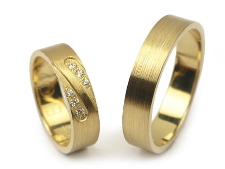 Przejdź do produktu Obrączki ślubne z żółtego złota płaskie z cyrkoniami 5mm Estetic