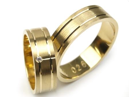 Przejdź do produktu Obrączki ślubne z żółtego złota płaskie z cyrkonią 6mm Estetic