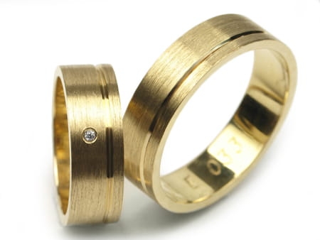 Przejdź do produktu Obrączki ślubne z żółtego złota płaskie z cyrkonią 6mm Estetic 