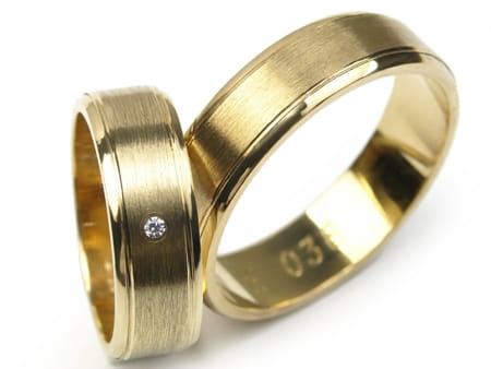 Przejdź do produktu Obrączki ślubne z żółtego złota płaskie z cyrkonią 6mm Estetic