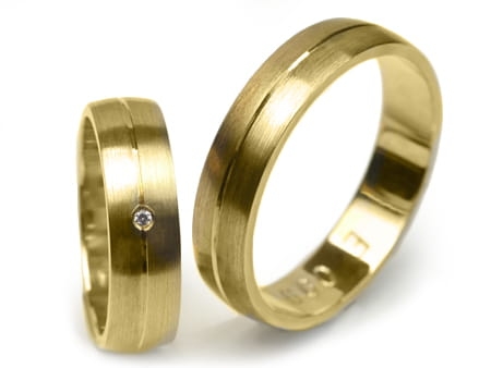 Przejdź do produktu Obrączki ślubne z żółtego złota półokrągłe z cyrkonią 5mm Estetic