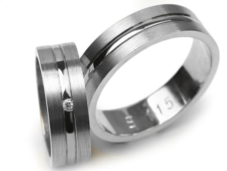 Przejdź do produktu Obrączki ślubne z białego złota płaskie z cyrkonią 6mm Estetic