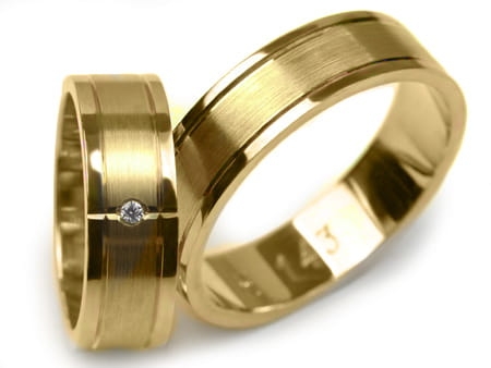 Przejdź do produktu Obrączki ślubne z żółtego złota płaskie z cyrkonią 6mm Estetic