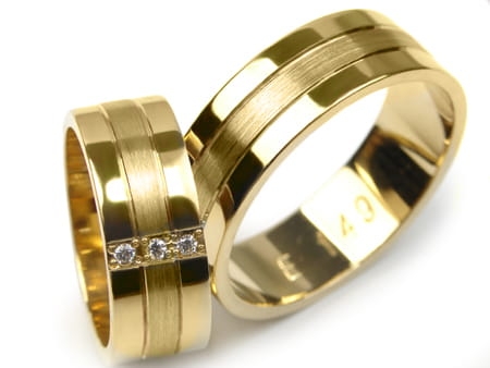 Obrączki ślubne z żółtego złota płaskie z cyrkoniami 6mm Estetic E149