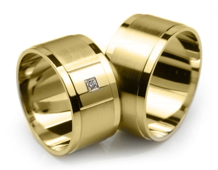 Obrączki ślubne z żółtego złota płaskie z cyrkonią 10mm Estetic E164