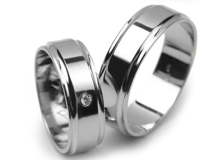 Obrączki ślubne z białego złota płaskie z cyrkonią 6mm Estetic E244-b