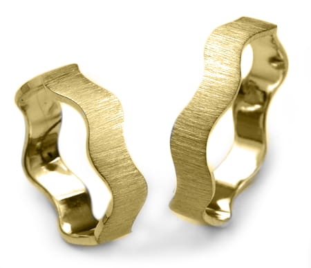 Obrączki ślubne z żółtego złota płaskie fala 5,5mm Harmony H004