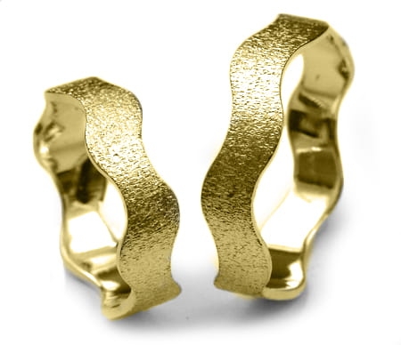 Obrączki ślubne z żółtego złota płaskie fala 5,5mm Harmony H001