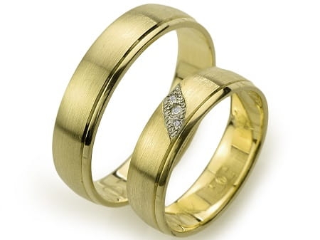 Obrączki ślubne z żółtego złota półokrągłe z cyrkoniami 5mm Always A021