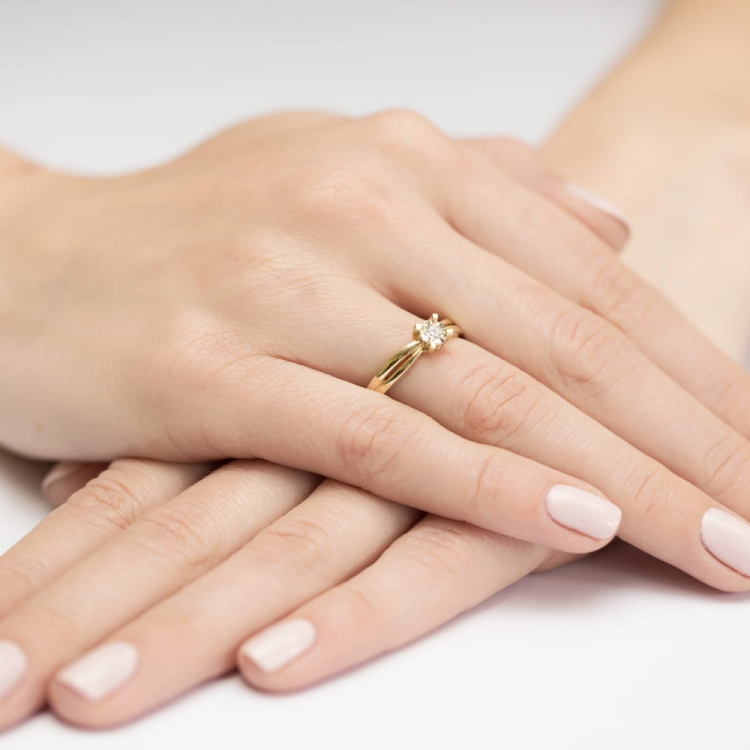 Pierścionek zaręczynowy z żółtego złota z diamentem 0,08ct Fire Of Love BW-360