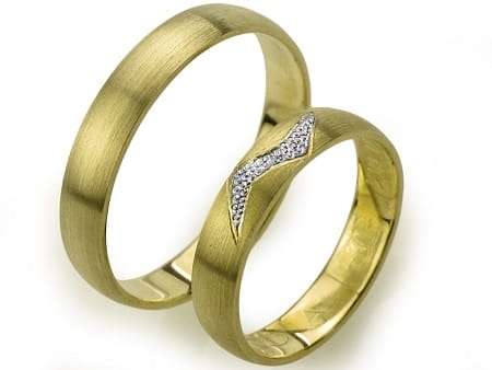 Obrączki ślubne z żółtego złota półokrągłe z cyrkonią 4mm Always A025