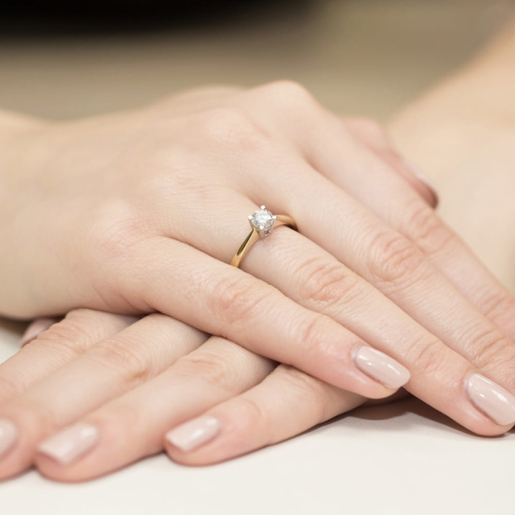 Pierścionek zaręczynowy z żółtego złota z diamentem 0,50ct Fire Of Love GW-404