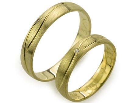 Przejdź do produktu Obrączki ślubne z żółtego złota półokrągłe z cyrkonią 4mm Always