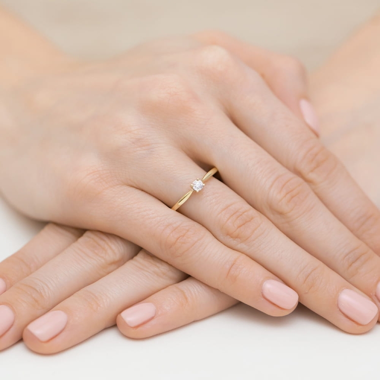 Pierścionek zaręczynowy z żółtego złota z diamentem 0,03ct Fire Of Love BW-461-0,03ct