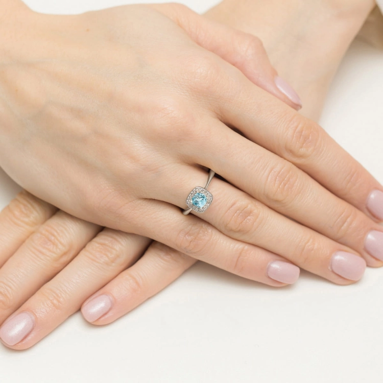 Pierścionek zaręczynowy z białego złota z topazem i diamentami 0,10ct Fire Of Love BW-514-topaz-b