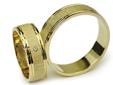 Obrączki ślubne z żółtego złota płaskie z cyrkonią 6mm Infinity I005