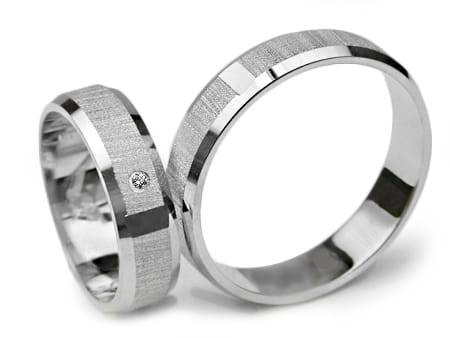 Obrączki ślubne z białego złota płaskie z cyrkonią 5mm Infinity  I010-b