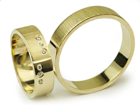 Obrączki ślubne z żółtego złota płaskie z cyrkoniami 5mm Infinity I011