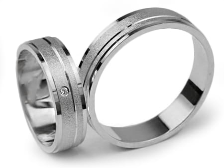 Obrączki ślubne z białego złota płaskie z cyrkonią 5mm Infinity I012-b