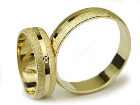 Obrączki ślubne z żółtego złota półokrągłe z cyrkonią 5mm Infinity I013
