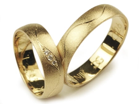 Obrączki ślubne z żółtego złota półokrągłe z cyrkoniami 5mm Infinity I028