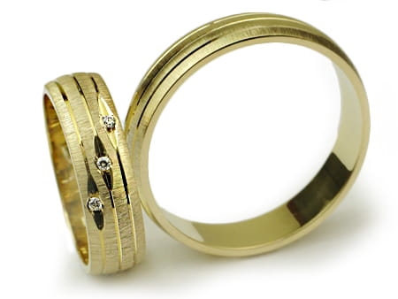 Obrączki ślubne z żółtego złota półokrągłe z cyrkoniami 5mm Infinity I004