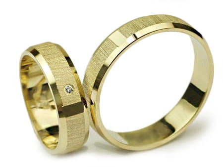 Obrączki ślubne z żółtego złota płaskie z cyrkonią 5mm Infinity I010