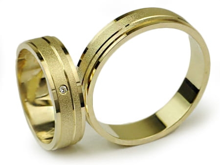 Obrączki ślubne z żółtego złota płaskie z cyrkonią 5mm Infinity  I012