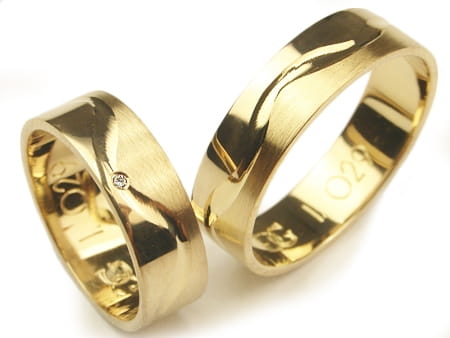 Przejdź do produktu Obrączki ślubne z żółtego złota płaskie z cyrkonią 6mm Infinity