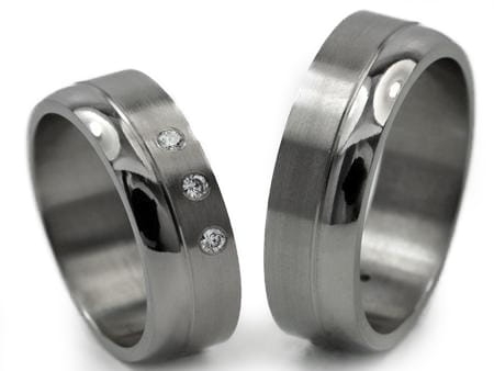 Obrączki ślubne z tytanu półokrągłe z cyrkoniami 7mm Tytanowe T024