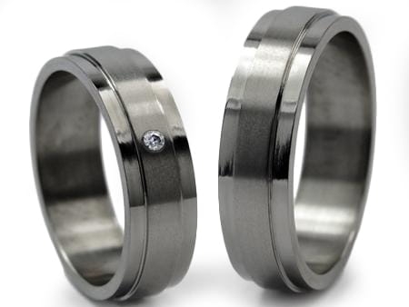 Obrączki ślubne z tytanu płaskie z cyrkonią 6mm Tytanowe T025