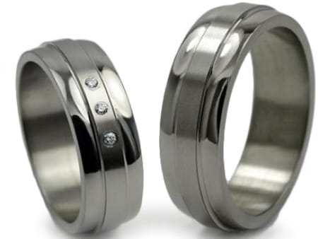 Obrączki ślubne z tytanu półokrągłe z cyrkoniami 7mm Tytanowe T026