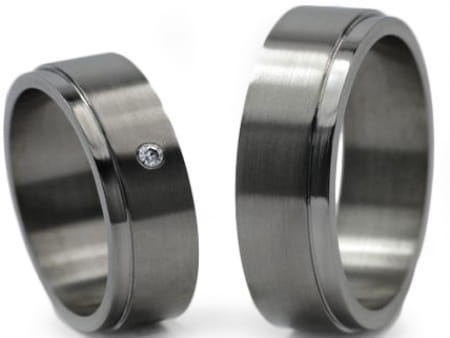 Obrączki ślubne z tytanu płaskie z cyrkonią 7mm Tytanowe T027