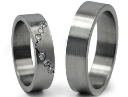 Obrączki ślubne z tytanu płaskie z cyrkoniami 6mm Tytanowe T031