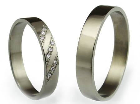Obrączki ślubne z tytanu płaskie z cyrkoniami 4mm Tytanowe T041