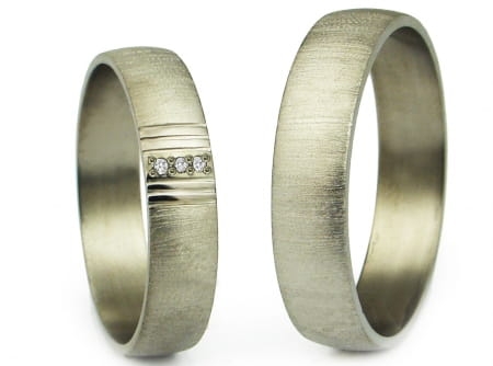Obrączki ślubne z tytanu półokrągłe z cyrkoniami 5mm Tytanowe T042