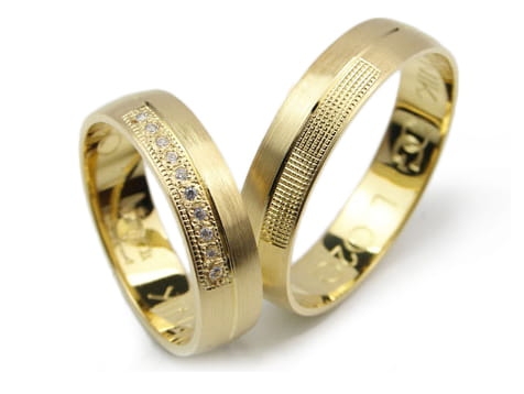 Obrączki ślubne z żółtego złota półokrągłe z cyrkoniami 5mm Lovely L020