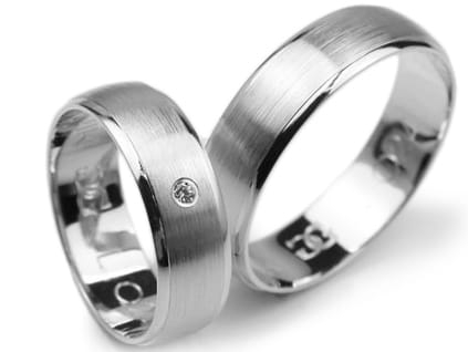 Przejdź do produktu Obrączki ślubne z białego złota półokrągłe z cyrkonią 6mm Lux L024 