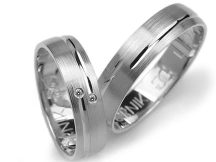 Przejdź do produktu Obrączki ślubne z białego złota półokrągłe z cyrkoniami 5mm Lux L027