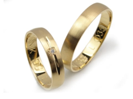 Przejdź do produktu Obrączki ślubne z żółtego złota półokrągłe z cyrkonią 4mm Lux L035