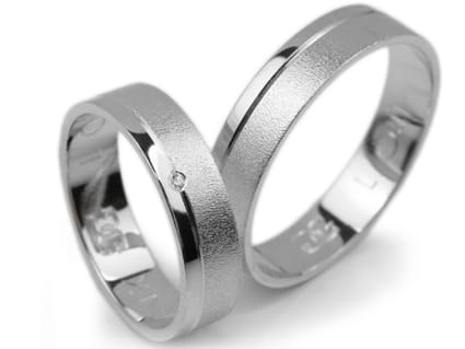 Obrączki ślubne z białego złota płaskie z cyrkonią 5mm Lovely L041-b