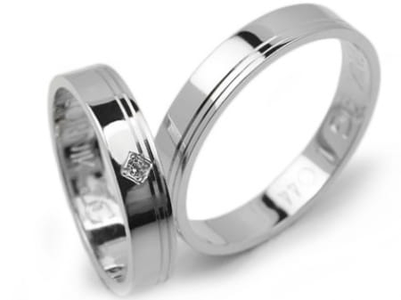 Przejdź do produktu Obrączki ślubne z białego złota płaskie z cyrkonią 4mm Lux L044