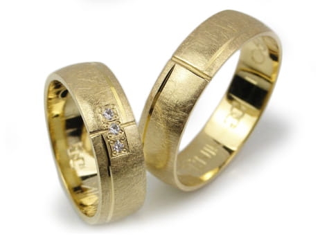 Obrączki ślubne z żółtego złota półokrągłe z cyrkoniami 6mm Lovely L060